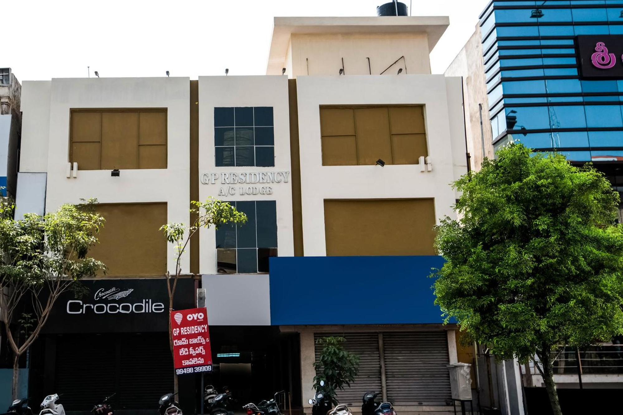 Super Oyo G P Residency Hotel Kākināda Exterior foto